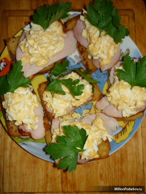 Рецепт “Бутерброды с сырным салатом и свининой по Михаиловски”