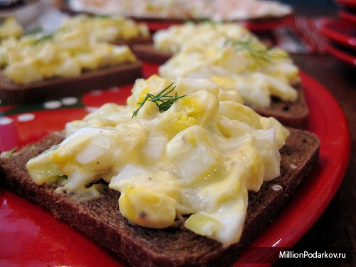 Дешевое блюдо рецепт – Тост из яиц и сыра
