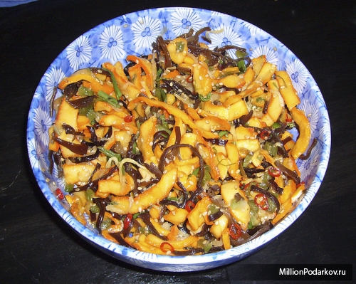 Кулинарные рецепты – Теплый салат с кальмарами