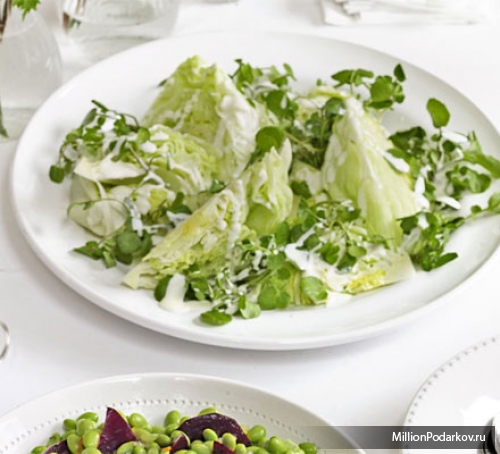 Праздничный рецепт салата с кресс-салатом и сыром