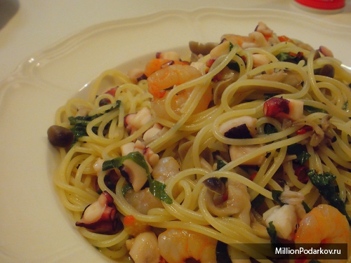 Рецепт из морепродуктов – Спагетти в сливочном соусе с морепродуктами и красной икрой