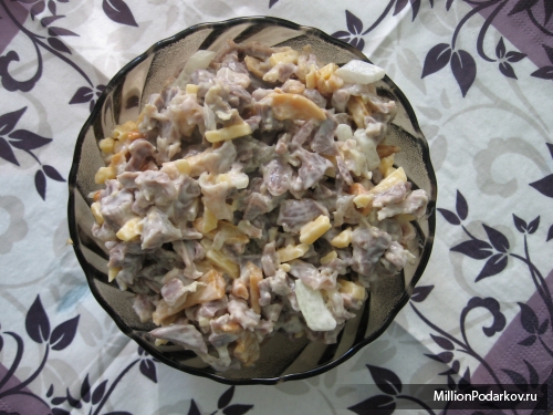 Рецепт салата из куриных пупков с грибочками.