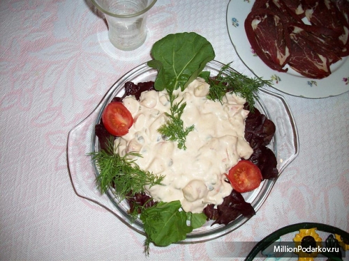 Рецепт салата с курицей и сухариками “Объедение”