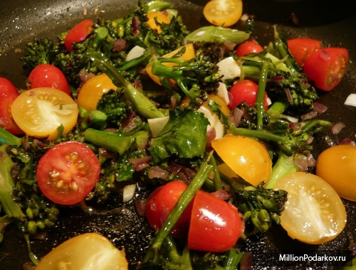Рецепты для раздельного питания: Тушеные помидоры с брокколи