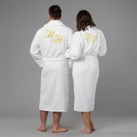 Комплект халатов с вышивкой Инициалы (белые) - фото