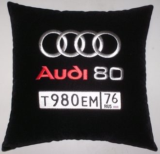 Автомобильная подушка с «именной» вышивкой Audi-80 - фото