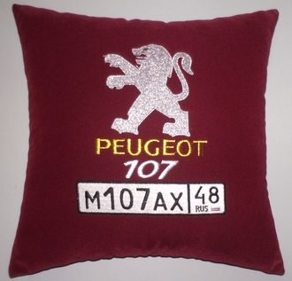 Автомобильная подушка с «именной» вышивкой Peugeot - фото