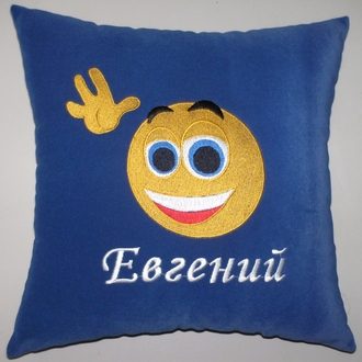 Автомобильная подушка с «именной» вышивкой Смайлики - фото