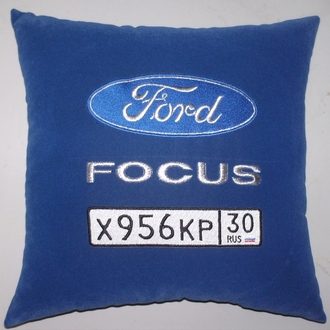 Автомобильная подушка с «именной» вышивкой Ford - фото