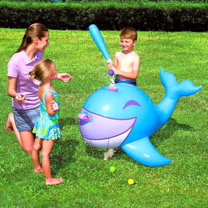 Надувной кит для игры в бейсбол Interactive Whale Ball-Pop Sprinkler - фото