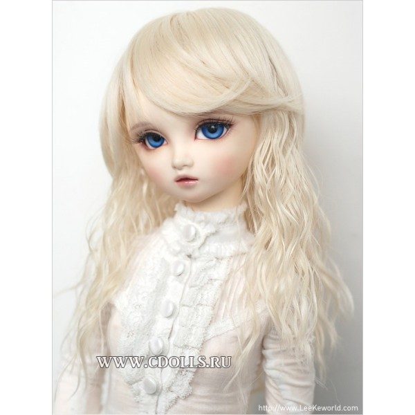 DollGa Wig W068_M (Парик средней длины с косой чёлкой светлый блонд размер 7-8 дюймов для кукол ДоллГа) разных цветов - фото