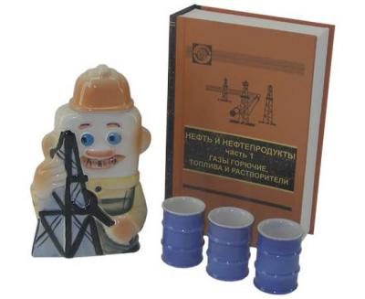 Подарочный штоф Нефтяник + 3 рюмки - фото