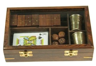 Подарочный набор для игр: домино, карты, кости - фото