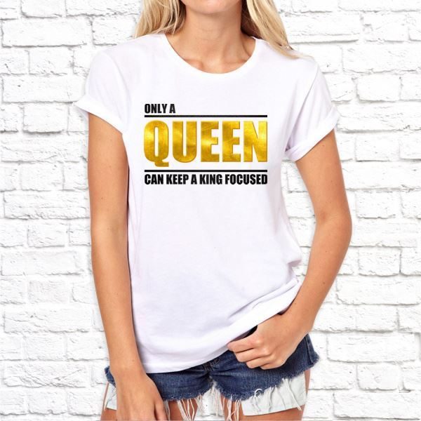 Футболка женская Only a queen can keep a king focused - фото