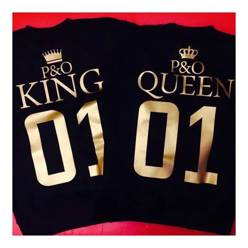Парные футболки King Queen 01 с инициалами, глянцевое золото - фото
