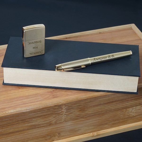 Подарочный набор ручка Parker и зажигалка Zippo Золотой век с гравировкой - фото