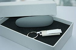 Набор 5 (U-PK023, Z136, ME008) (белый, 119х195*45, серый на 2600 mah, серебро с чипом 4 гб) - фото