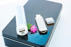 Набор 3 (U-PK011, Z016, PL003) (черный, 195*117*45, белый на 2600 mah, белый с чипом 32 гб) - фото