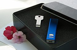 Набор 2 (U-PK011, Z008, ME004) (черный, 195*117*45, синий на 2600 mah, серебро с чипом 64 гб) - фото
