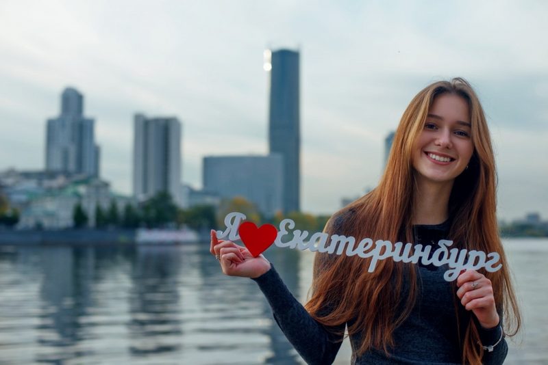 Слова из дерева и пластика - фото