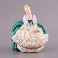 Статуэтка «Девушка с цветами», h=17 см - фото