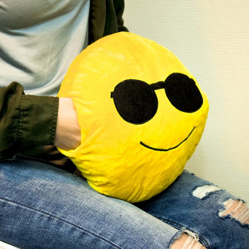Подушка emoji В солнцезащитных очках - фото