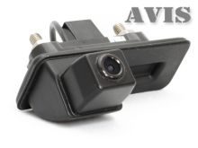 Штатная камера заднего вида AVIS AVS321CPR для SKODA FABIA/ OCTAVIA/ ROOMSTER/ SUPERB/ YETI (#123), интегрированная с ручкой багажника - фото