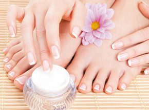 Классические маникюр и педикюр с покрытием - фото