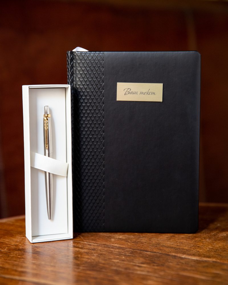 Набор с гравировкой: Ежедневник  и Шариковая ручка Parker Jotter Essential, St. Steel GT - фото