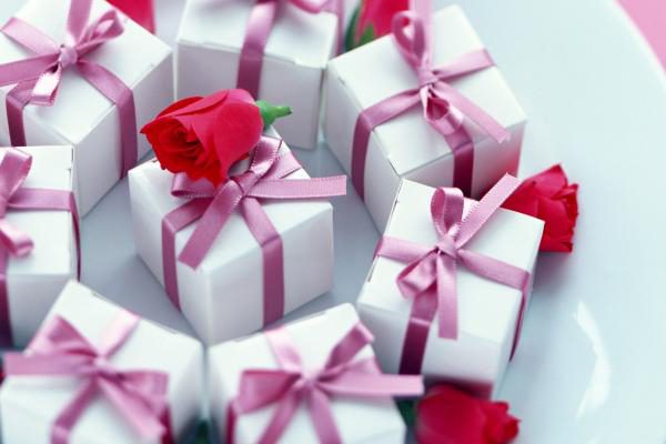 Подарочный сертификат Приглашение на любые услуги в Beauty-cалоне Мастера красоты - фото