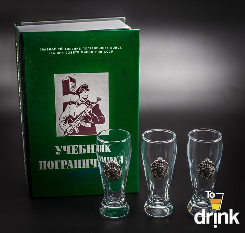 Подарочный набор водочных стопок «Учебник Пограничника» - фото
