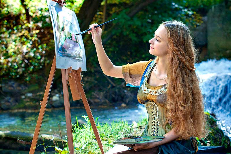 Художник рисует картину