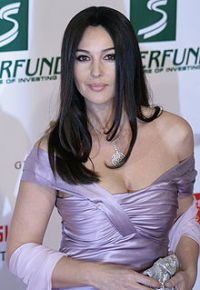 220px-Monica_Bellucci,_Women's_World_Awards_2009_a