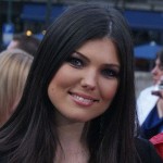 431px-Paula_Seling_(cropped)
