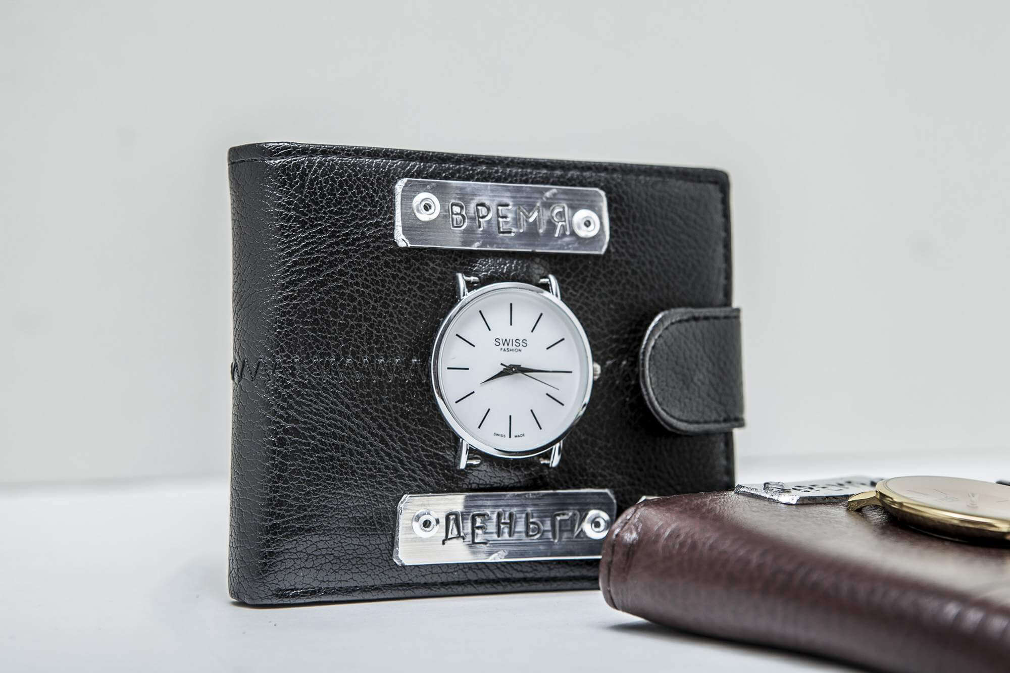 кардхолдер horween. кошелек из мультика. Time wallet. кошелек часы. Time wallet.