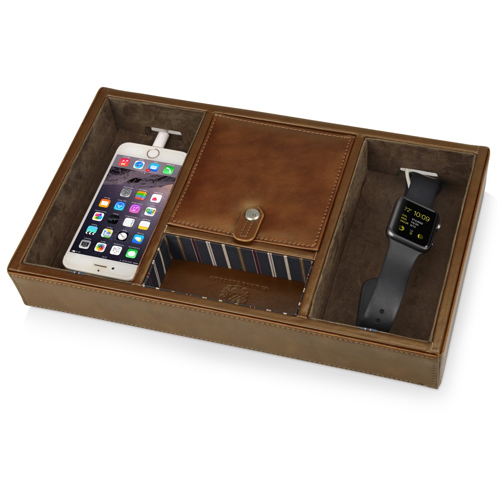 работник со смартфоном. подставка для гаджета. дорогие гаджеты. гаджеты картинки. аксессуары apple.