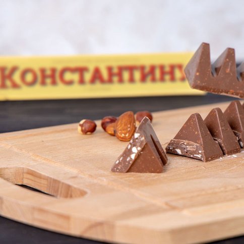 Шоколад в треугольной упаковке Toblerone