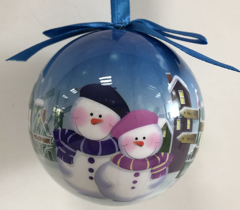 Шар снеговик. Елочная игрушка шар Снеговик. Оригинальные шары на елку. Новогодняя игрушка Снеговик в шаре. Новогодняя стеклянная игрушка Снеговик.