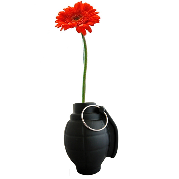 Бомба цветок. Цветы в вазе в виде человечка пластик. Ароматизатор ваза цветок для дома.