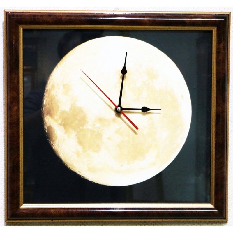 Часы "Луна" 35*37 см.