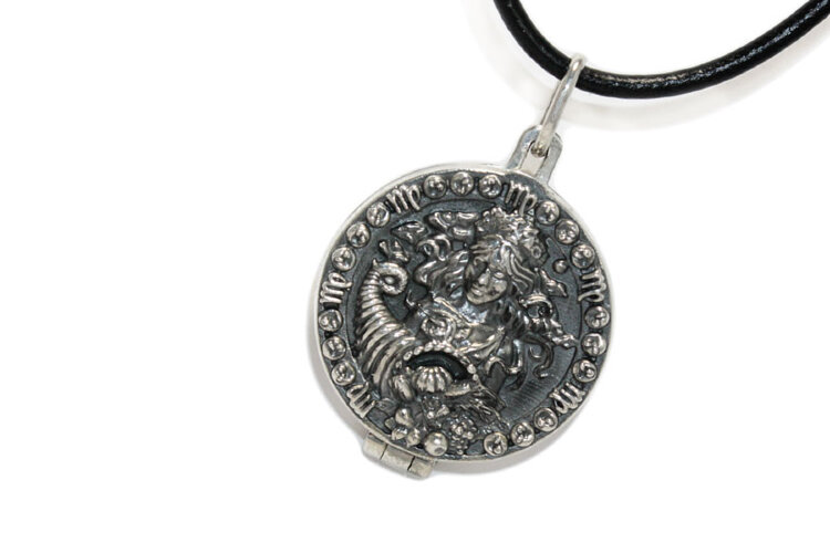 Серебряный открывающийся кулон/медальон знак зодиака Дева с фото внутри - фото