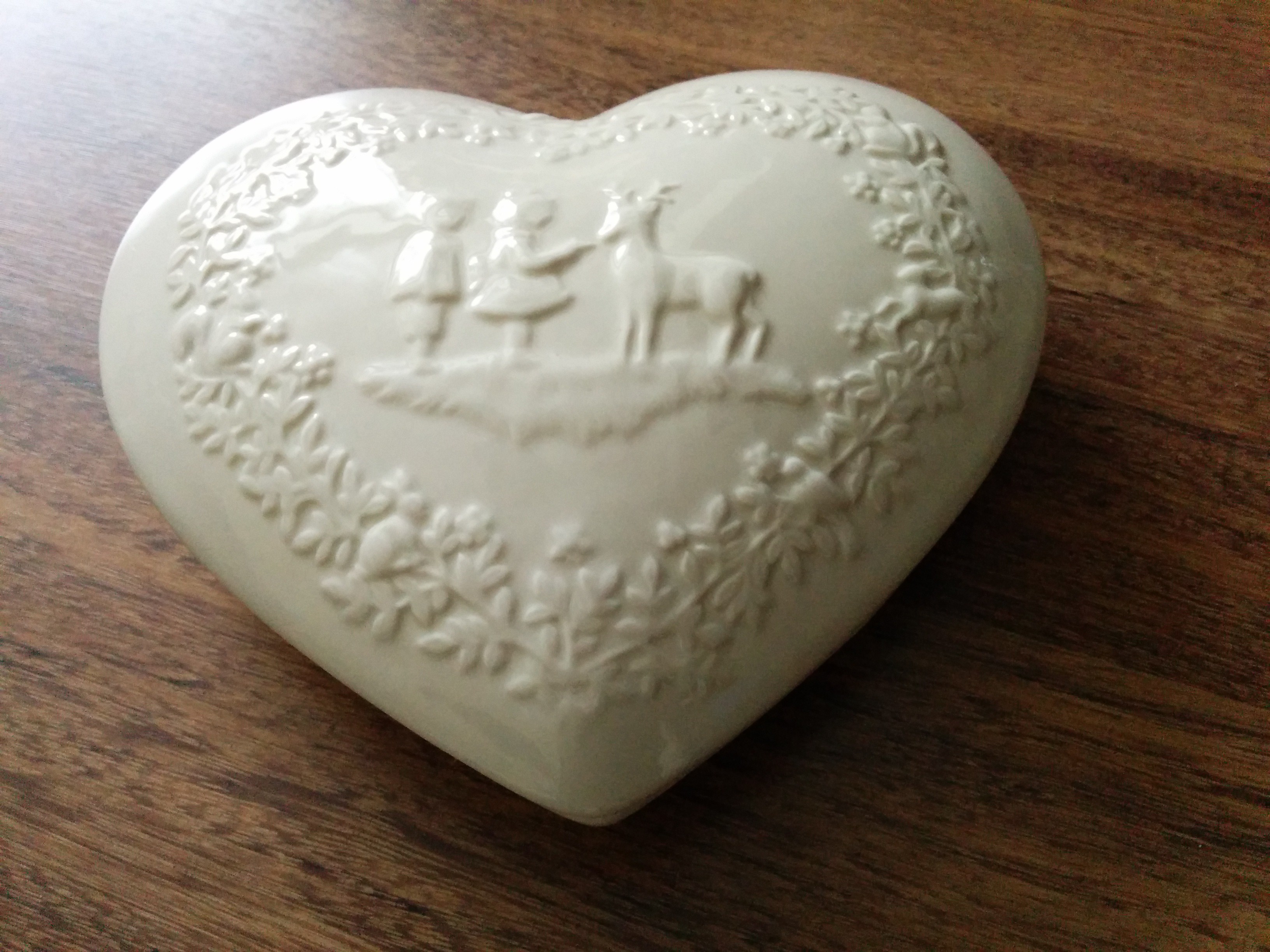 исцели свое сердце. приложение в названии которого два сердца. сердце это центральный орган. операция на сердце замена клапана. таблетки для сердца.