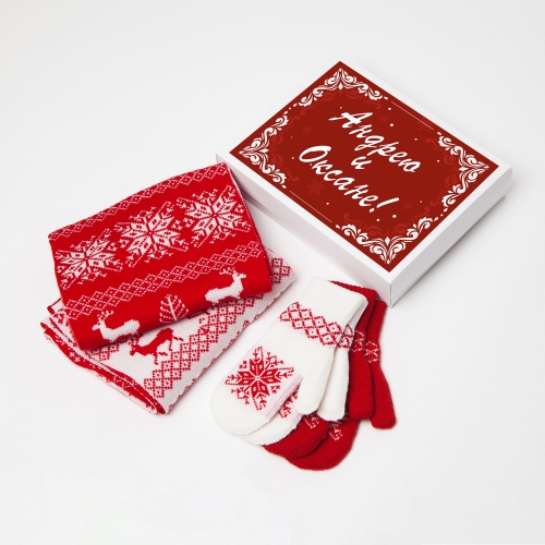 Именной парный подарочный набор: шарф и варежки «Яркие эмоции» (красный) - фото