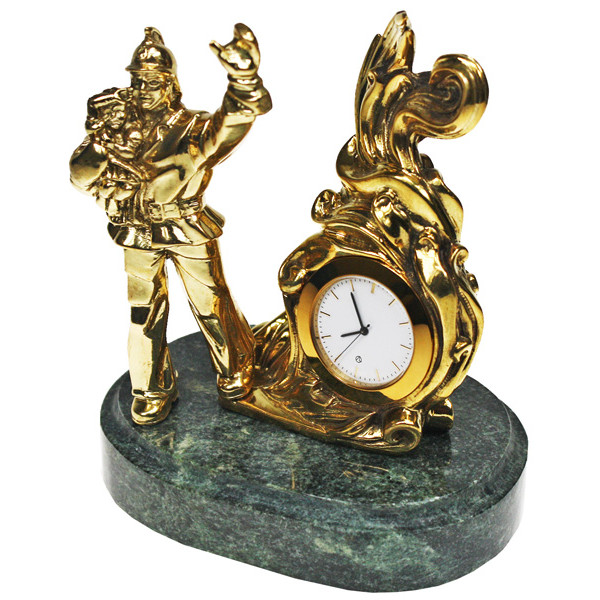 часы настольные необычные оригинальные. часы сувенирные подарочные. можно ли дарить настольные часы. часы пожарного. сувениры с часами.