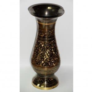 Ваза металл купить. Clifford Handmade India ваза металлическая. Металлическая ваза с чеканкой. Ваза декоративная из металла. Ваза металлическая с насечкой.