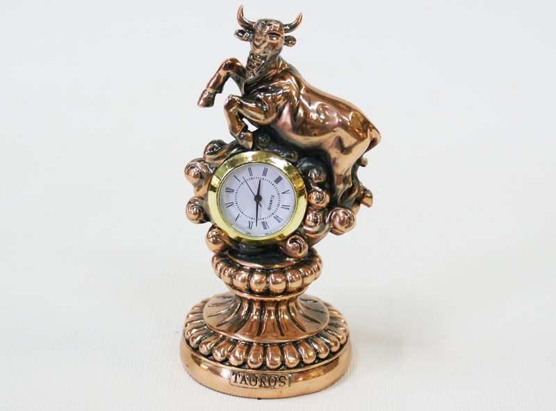 Сувениры статуэтки. Часы телец. Золотой телец лебедянь. Золотой телец аарона. Статуэтка с часами.