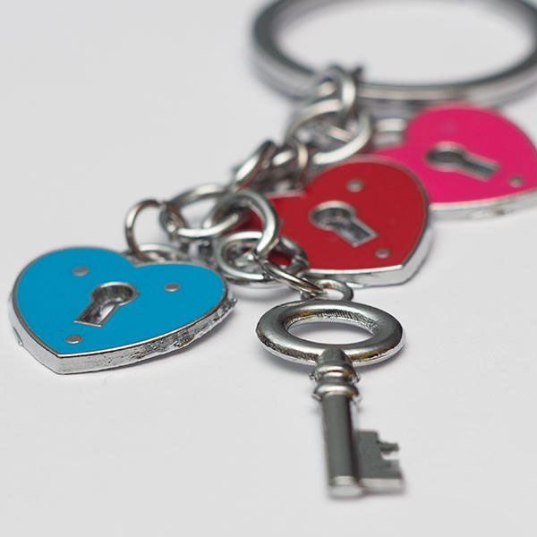 ключ сердце брелок. необычный брелок. парный брелок. брелки сердце. ключ с брелком сердце.