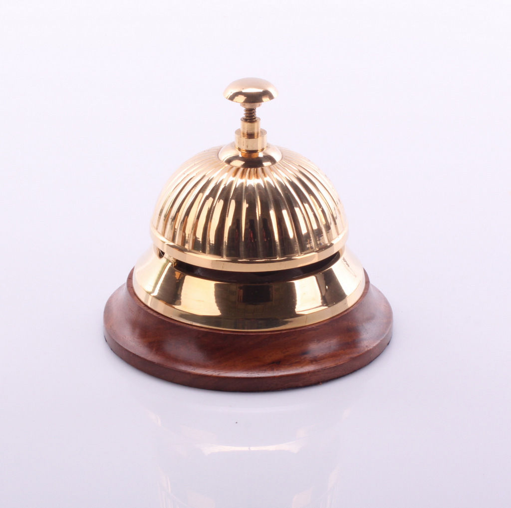 Звонок на ресепшн. Звонок настольный металлический. Настольный звонок для вызова. Звонок настольный «смайл». Настольный колокольчик для вызова прислуги.