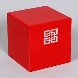 Интернет магазин красного куба. Красный куб. Red Cube красный куб. Светильник красный куб. Малиновый кубик.